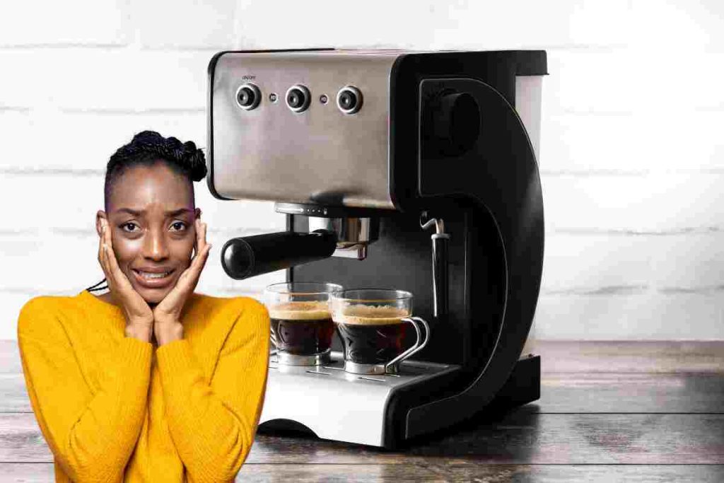 Perché si deve controllare la macchinetta del caffè